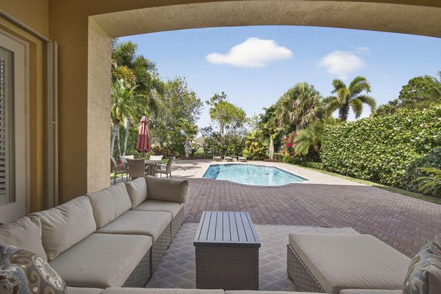 142 Viera Drive, Palm Beach Gardens, FL 33418