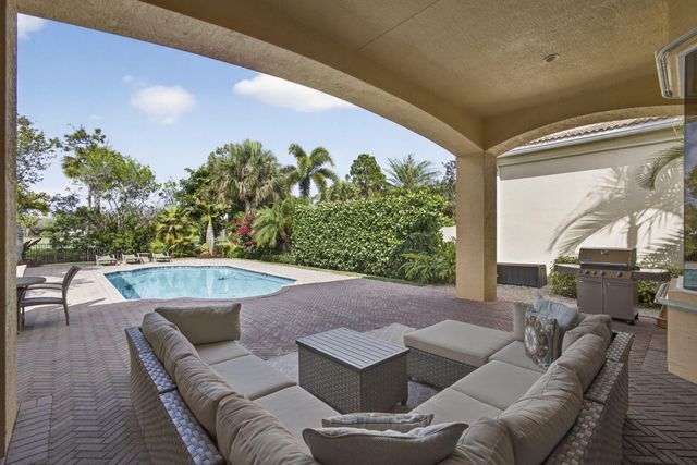 142 Viera Drive, Palm Beach Gardens, FL 33418