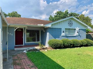 306 Crescent View Street, La Porte, TX 77571