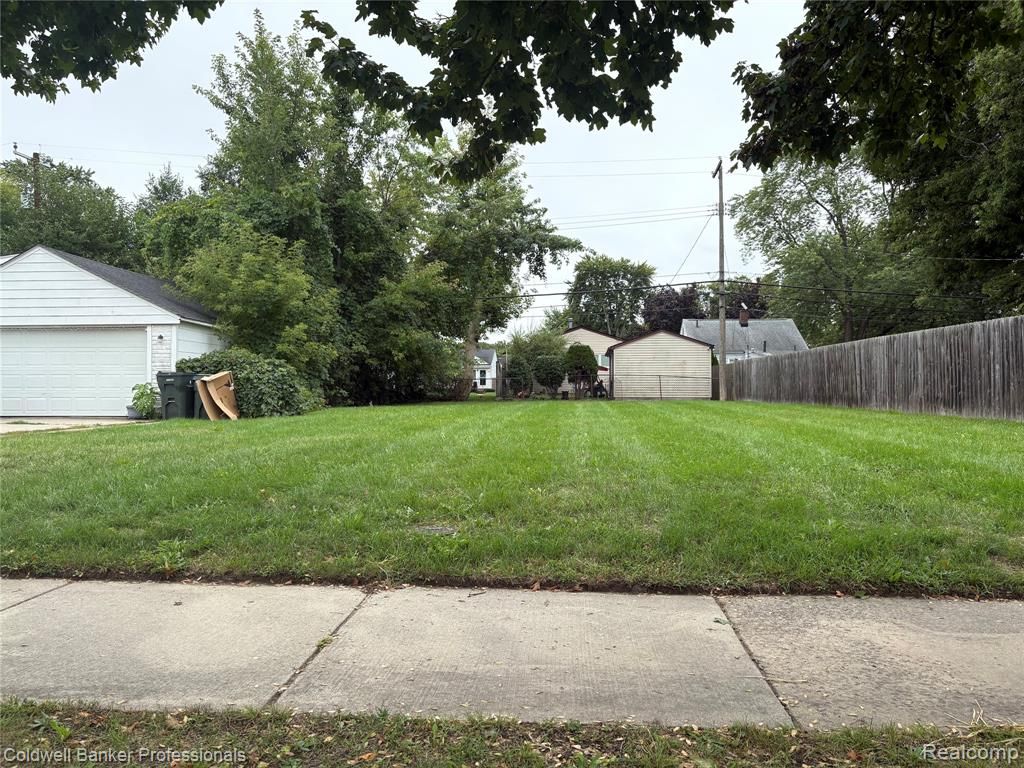22404 Maxine Street, Saint Clair Shores, MI 48080