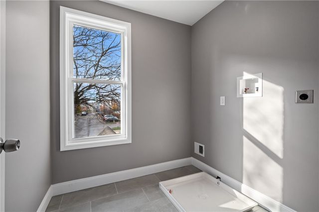 85 Harwood St, Mt Washington, PA 15211