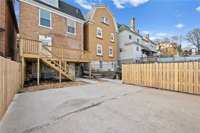 85 Harwood St, Mt Washington, PA 15211