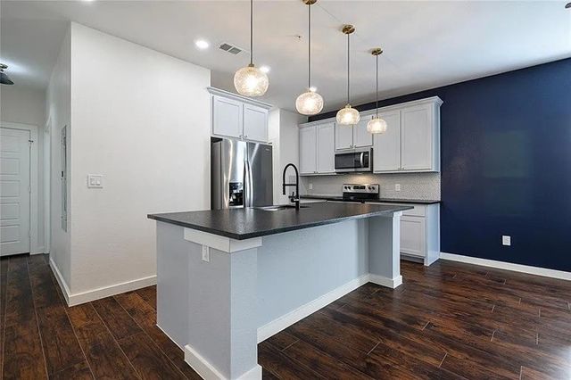 800 S Welch Street 207, Denton, TX 76201