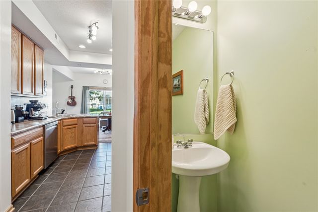 2101 Meadow Court 602, Des Moines, IA 50320