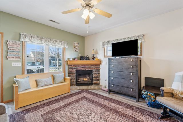 2101 Meadow Court 602, Des Moines, IA 50320