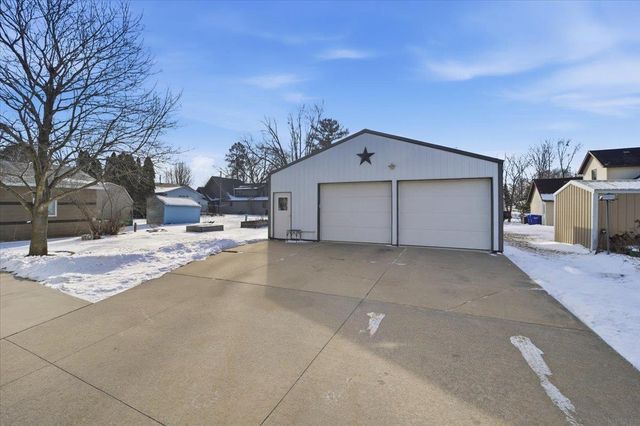 711 SW 6th Street, Independence, IA 50644