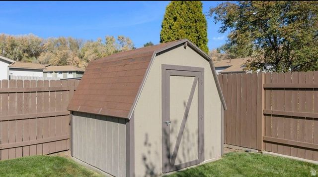 5655 S VILLAGE WAY, South Ogden, UT 84403