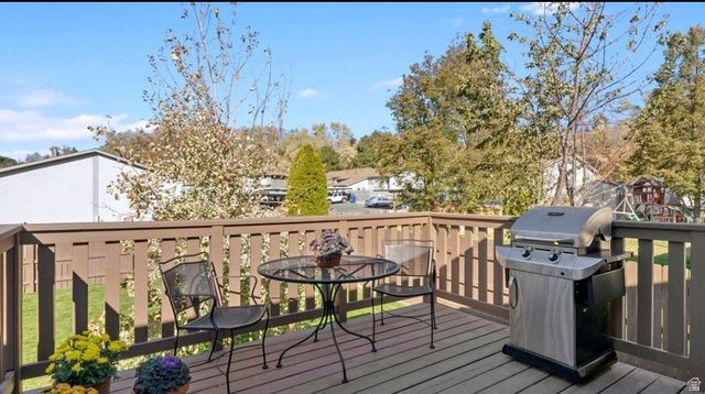 5655 S VILLAGE WAY, South Ogden, UT 84403