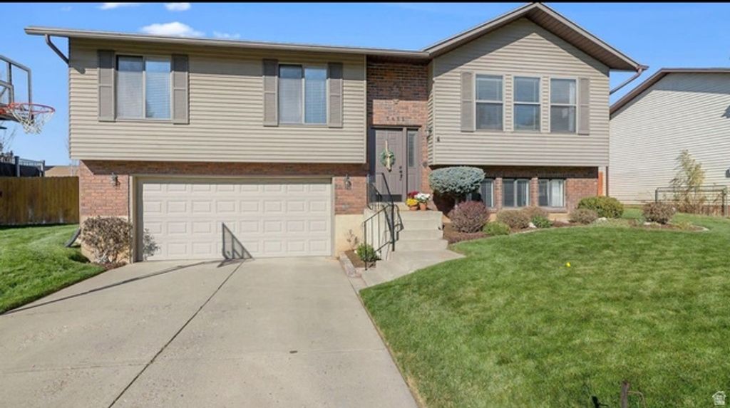5655 S VILLAGE WAY, South Ogden, UT 84403