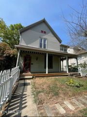 425 Cumberland St, Harriman, TN 37748
