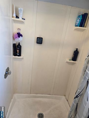 127 Glenwild Avenue, Bloomingdale, NJ 07403