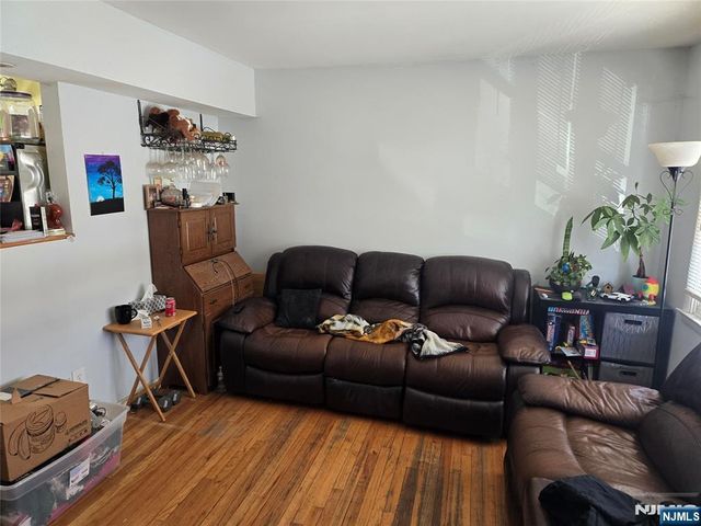 127 Glenwild Avenue, Bloomingdale, NJ 07403