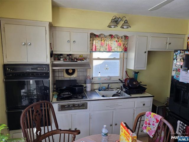 127 Glenwild Avenue, Bloomingdale, NJ 07403