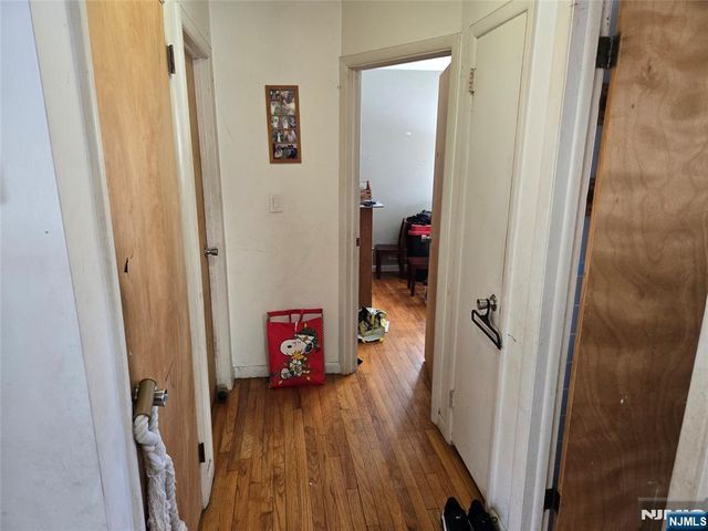 127 Glenwild Avenue, Bloomingdale, NJ 07403