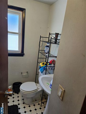 127 Glenwild Avenue, Bloomingdale, NJ 07403