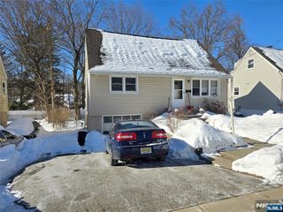 127 Glenwild Avenue, Bloomingdale, NJ 07403