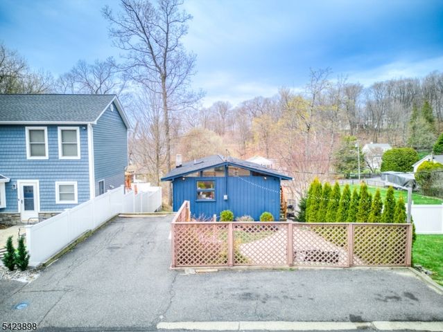 54 Schwarz Blvd, Jefferson Twp., NJ 07849
