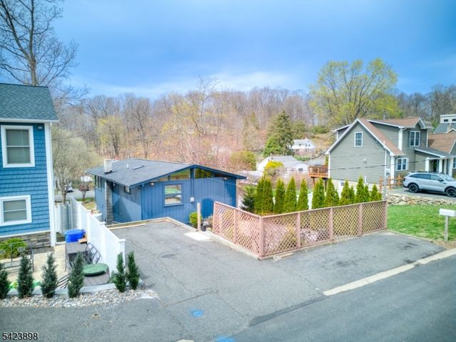 54 Schwarz Blvd, Jefferson Twp., NJ 07849