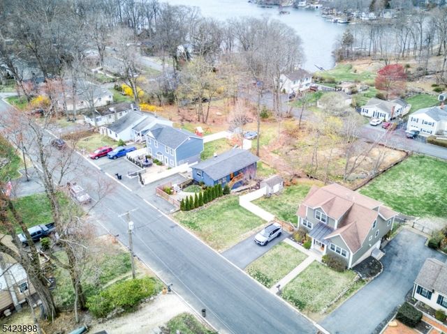 54 Schwarz Blvd, Jefferson Twp., NJ 07849