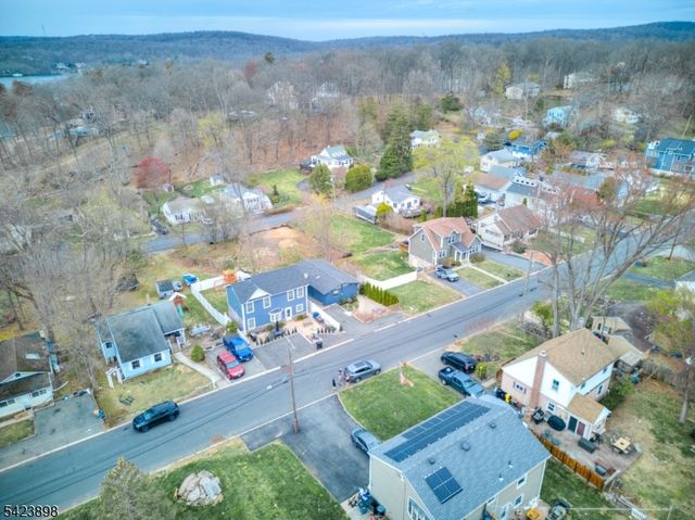 54 Schwarz Blvd, Jefferson Twp., NJ 07849