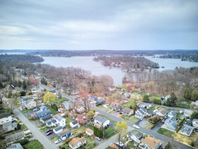 54 Schwarz Blvd, Jefferson Twp., NJ 07849