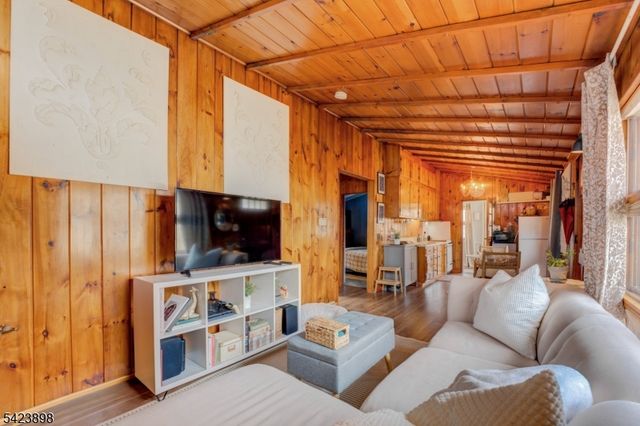 54 Schwarz Blvd, Jefferson Twp., NJ 07849