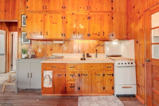 54 Schwarz Blvd, Jefferson Twp., NJ 07849