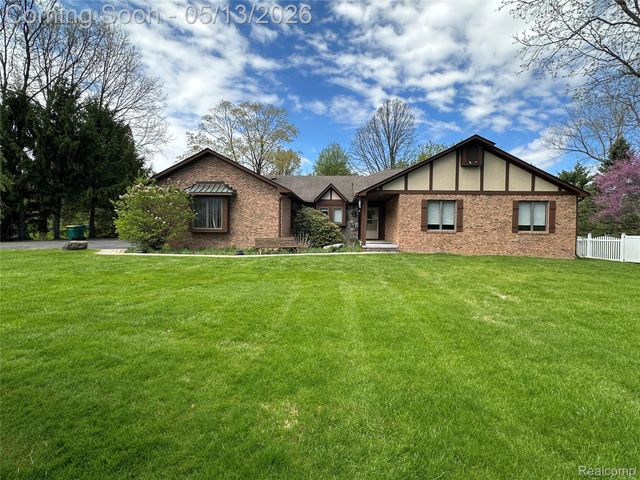 8329 Caribou Trail, Independence Charter Township, MI 48348