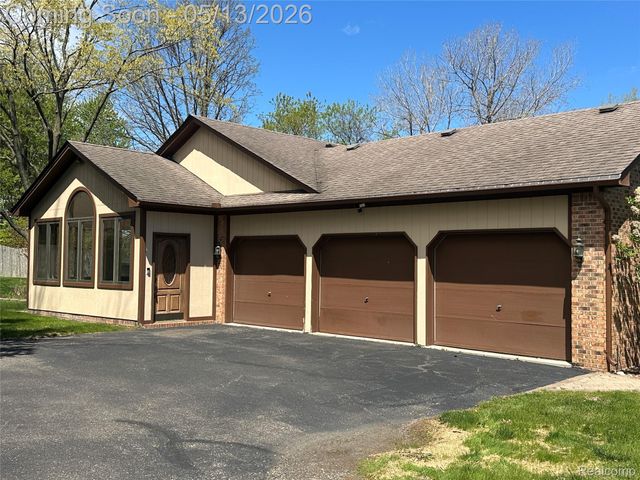 8329 Caribou Trail, Independence Charter Township, MI 48348