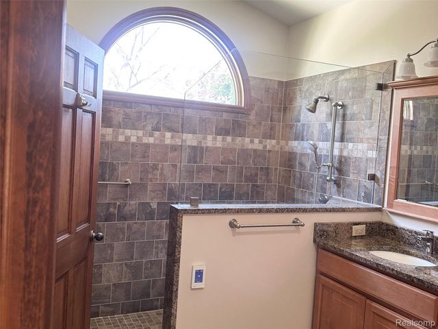 8329 Caribou Trail, Independence Charter Township, MI 48348
