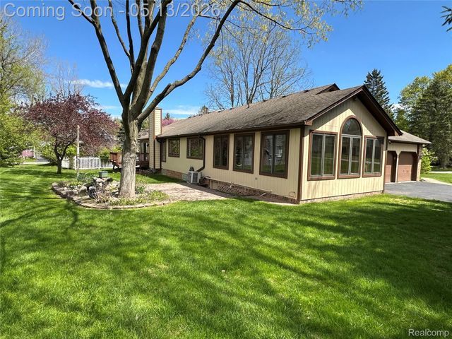 8329 Caribou Trail, Independence Charter Township, MI 48348