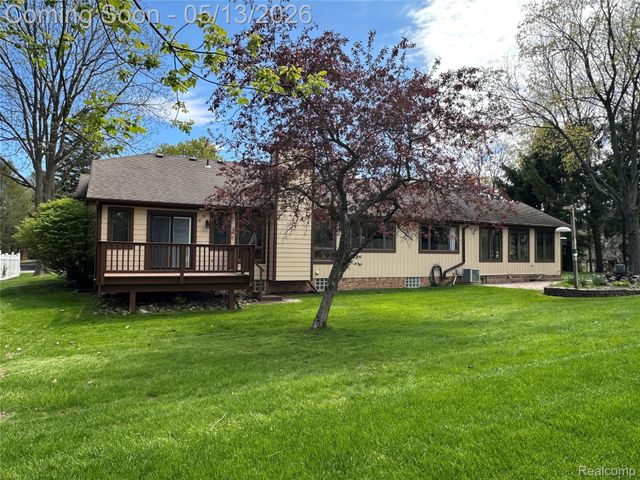 8329 Caribou Trail, Independence Charter Township, MI 48348