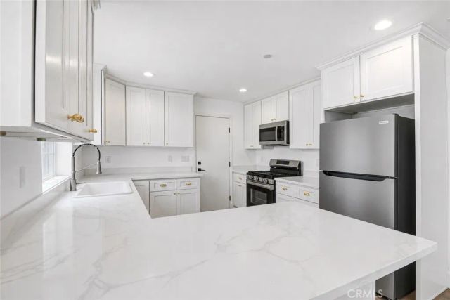 16385 Valencia Avenue 2, Fontana, CA 92335