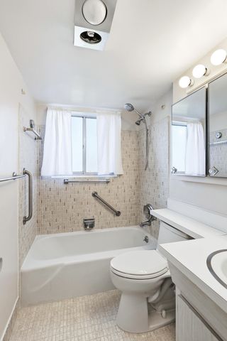 2004 Lake Osborne Drive 1, Lake Worth Beach, FL 33461