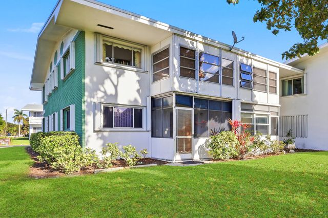 2004 Lake Osborne Drive 1, Lake Worth Beach, FL 33461