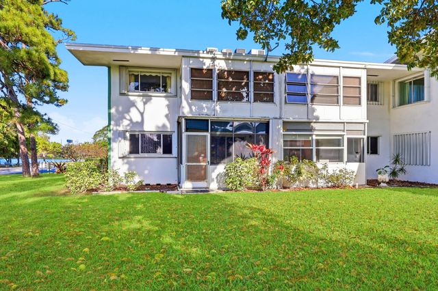 2004 Lake Osborne Drive 1, Lake Worth Beach, FL 33461