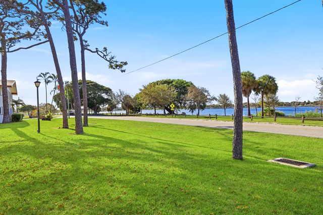 2004 Lake Osborne Drive 1, Lake Worth Beach, FL 33461