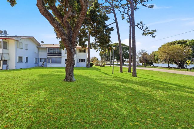 2004 Lake Osborne Drive 1, Lake Worth Beach, FL 33461