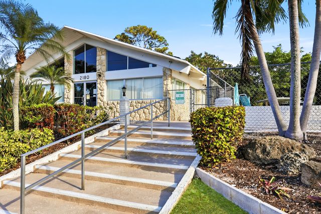 2004 Lake Osborne Drive 1, Lake Worth Beach, FL 33461