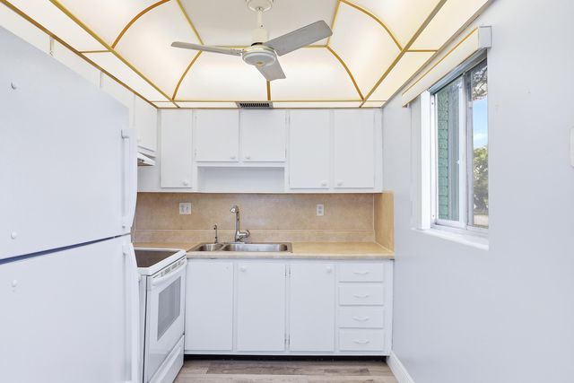 2004 Lake Osborne Drive 1, Lake Worth Beach, FL 33461