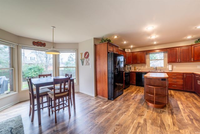 10001 Brookline Drive, Evansville, IN 47711