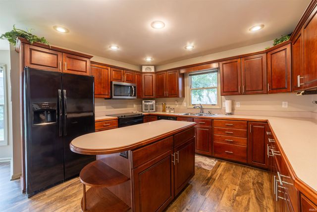 10001 Brookline Drive, Evansville, IN 47711