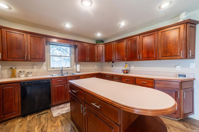 10001 Brookline Drive, Evansville, IN 47711