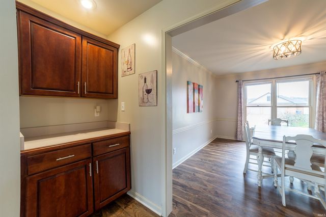 10001 Brookline Drive, Evansville, IN 47711