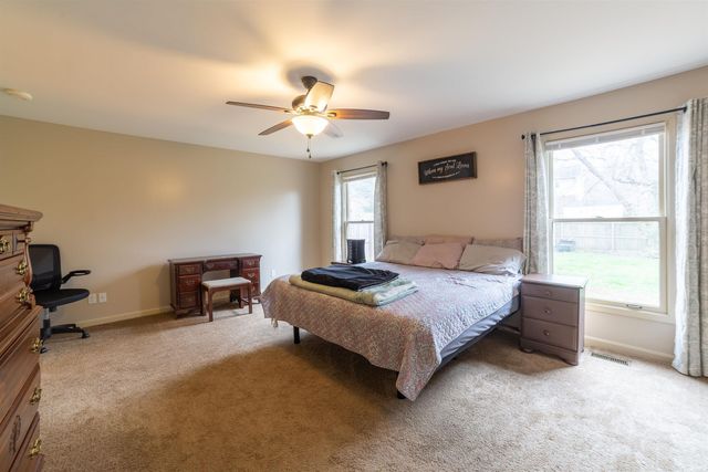 10001 Brookline Drive, Evansville, IN 47711