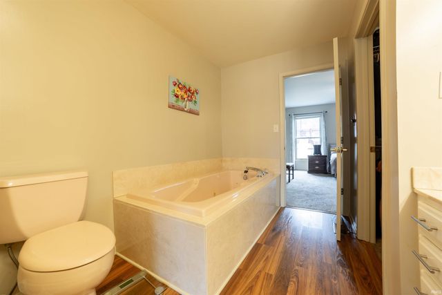 10001 Brookline Drive, Evansville, IN 47711