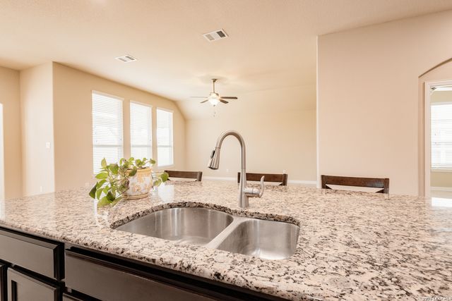 8815 Hideout, San Antonio, TX 78254