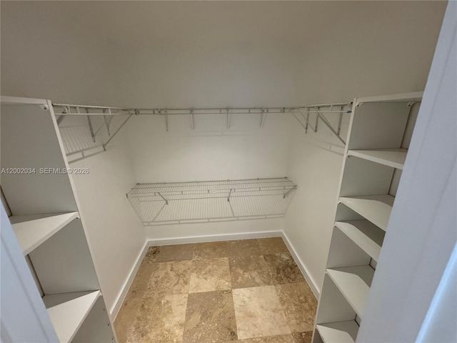 2724 NE 15th St 4, Fort Lauderdale, FL 33304