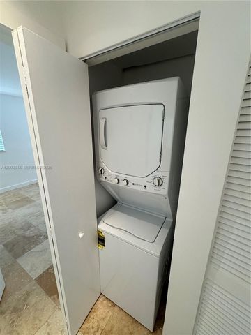 2724 NE 15th St 4, Fort Lauderdale, FL 33304