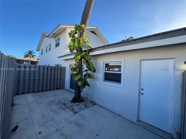 2724 NE 15th St 4, Fort Lauderdale, FL 33304